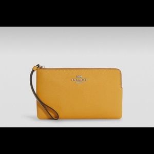 Large Corner Zip Wristlet